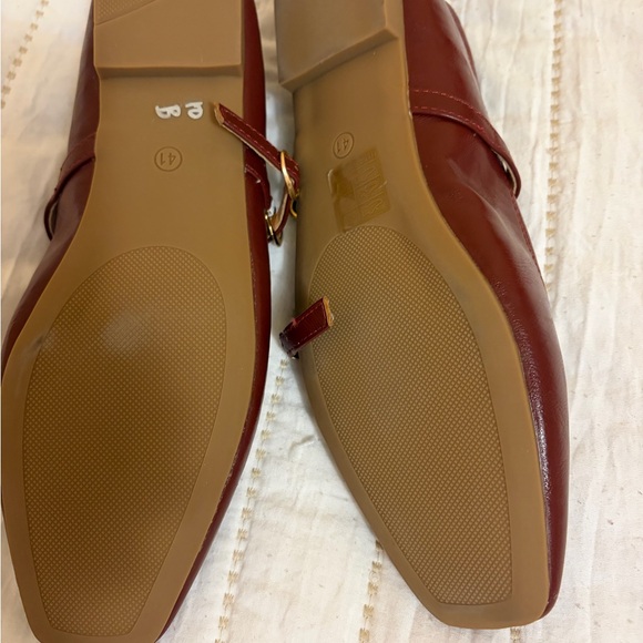 Elegant Burgundy Flats - Picture 9 of 9